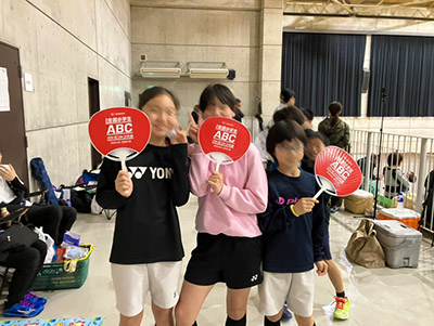 うちわ配布